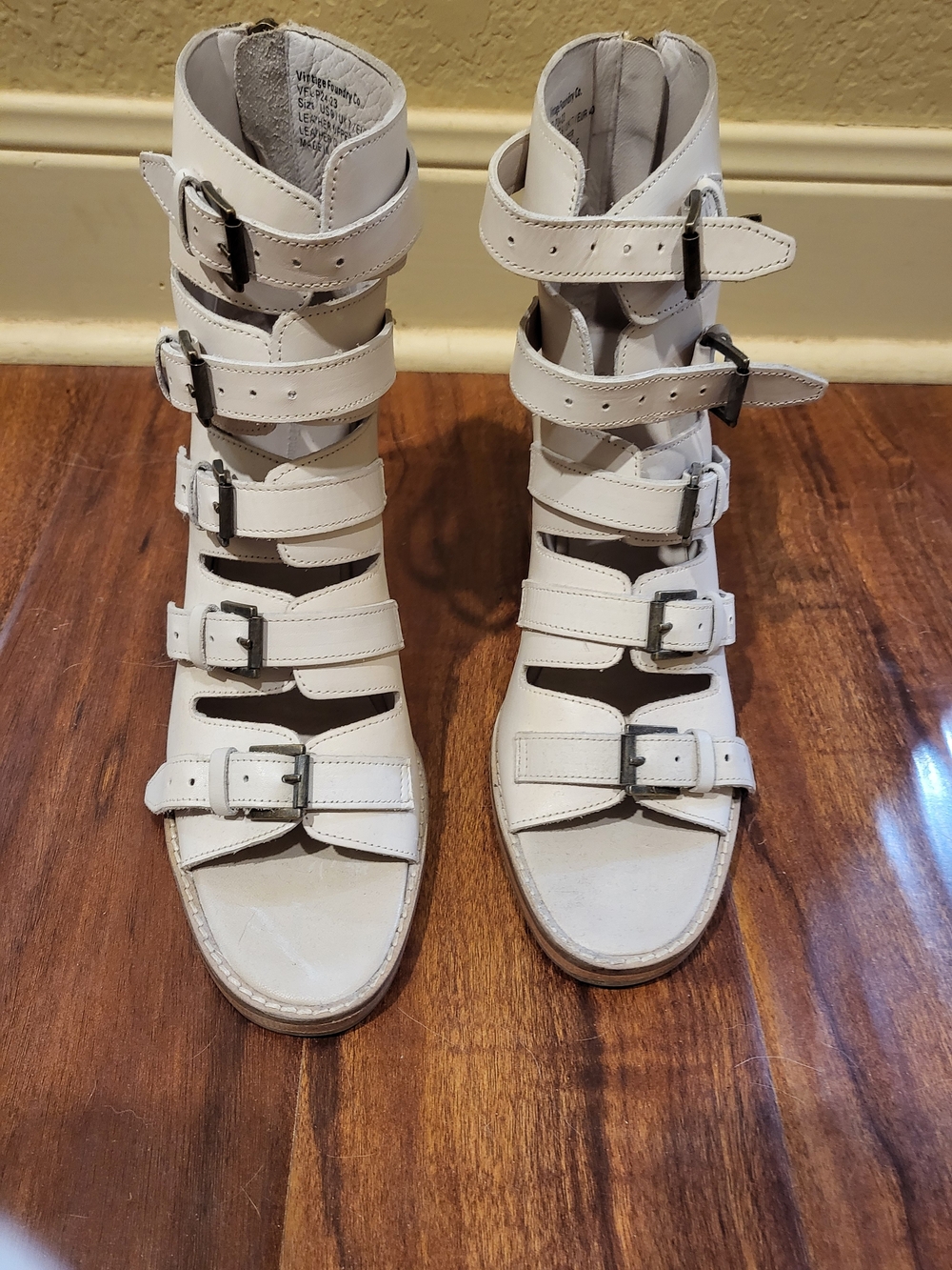 Vintage Foundry White Strappy Buckle Gladiator Sandals - Women's Fashion